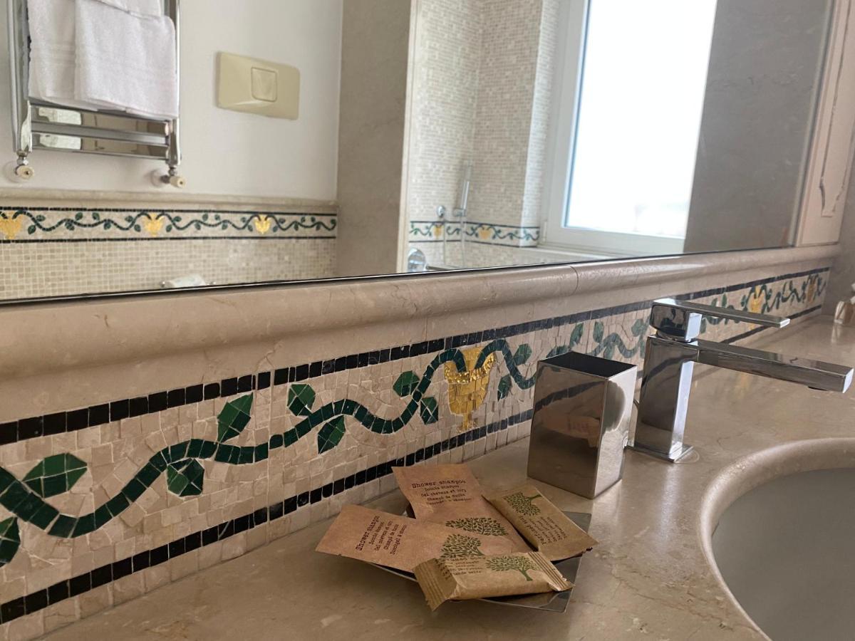 “La Pinta” Elegante Appartamento Al Vomero Neapel Exteriör bild