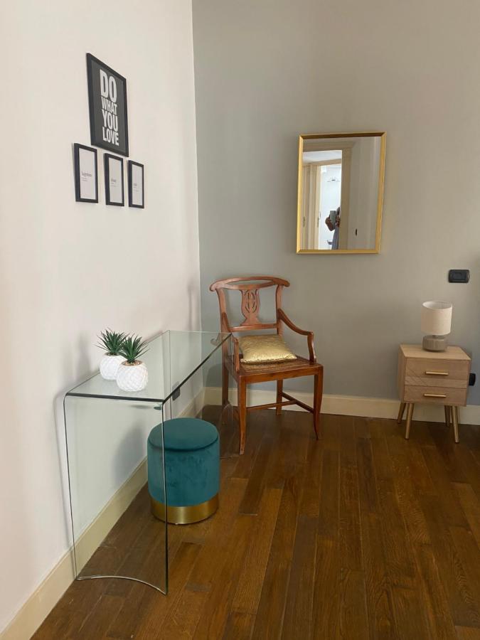 “La Pinta” Elegante Appartamento Al Vomero Neapel Exteriör bild