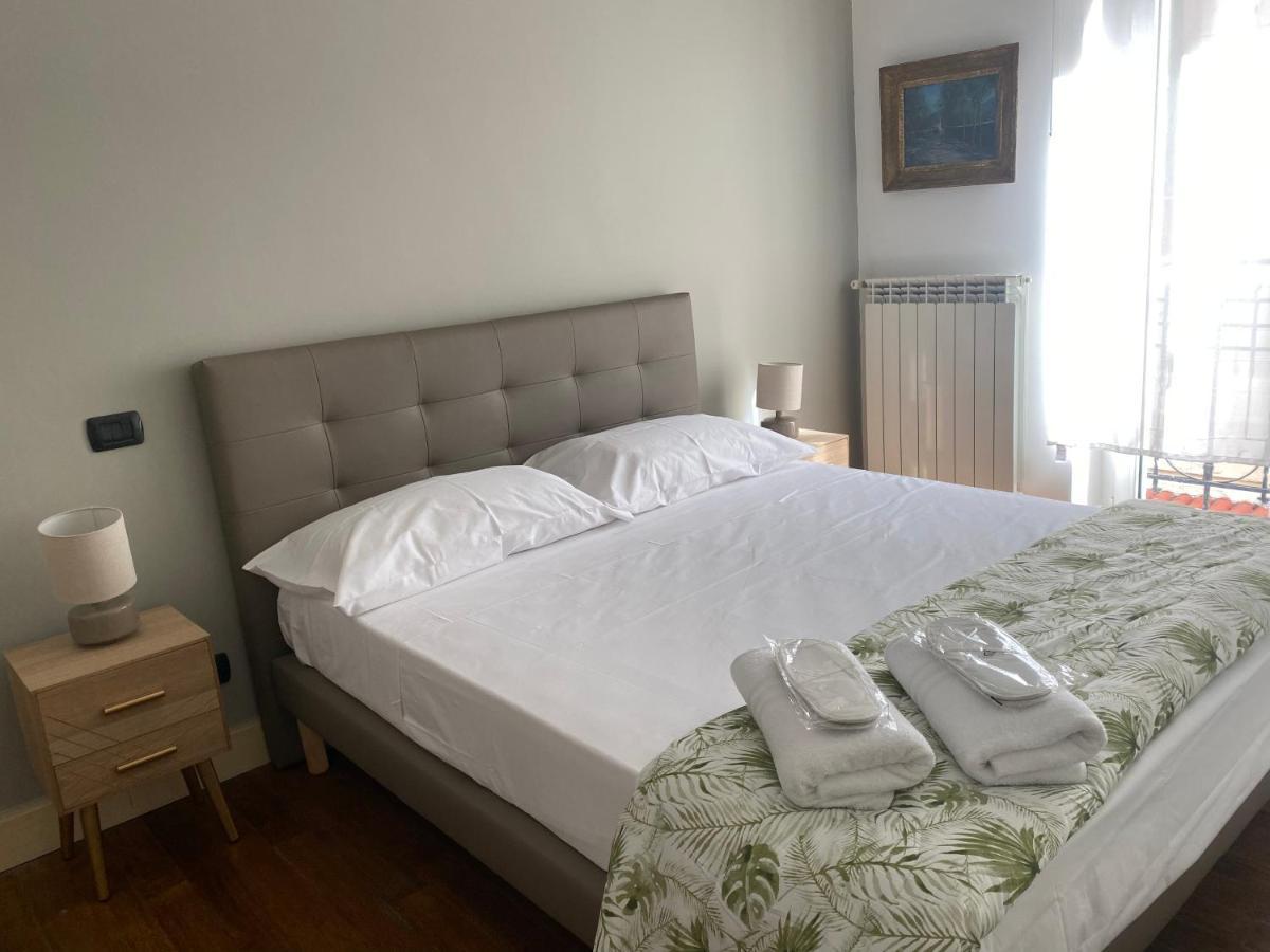 “La Pinta” Elegante Appartamento Al Vomero Neapel Exteriör bild
